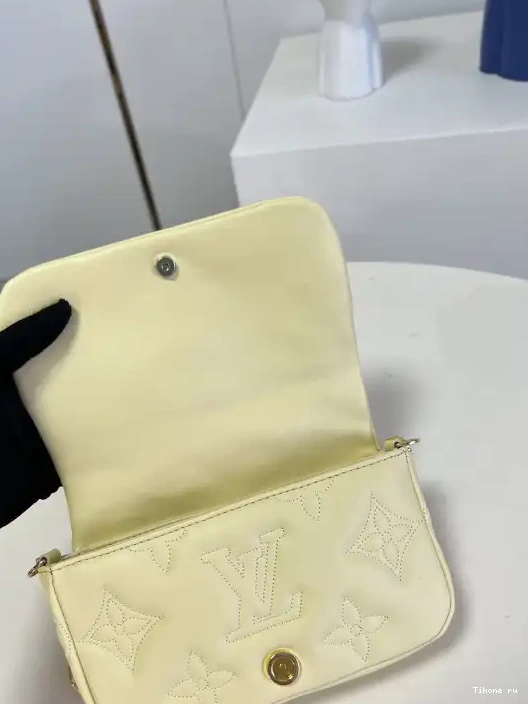 TO VUITTON BUBBLEGRAM ON STRAP LOUIS WALLET 0226