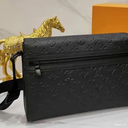 TO VUITTON LOUIS MESSENGER SPRING 0223