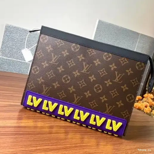 TO LOUIS VOYAGE VUITTON MM POCHETTE 0226