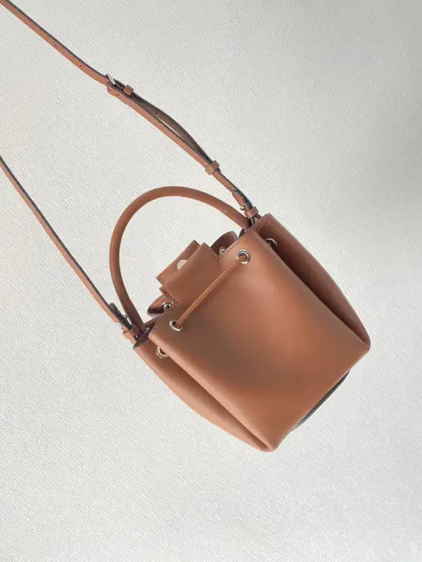 TO BURBERRY Bucket Bag 0207