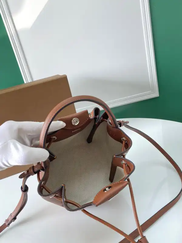 TO BURBERRY Bucket Bag 0207