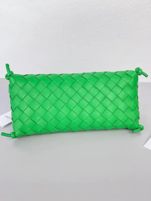 TO BOTTEGA VENETA Pouch On Strap 0206