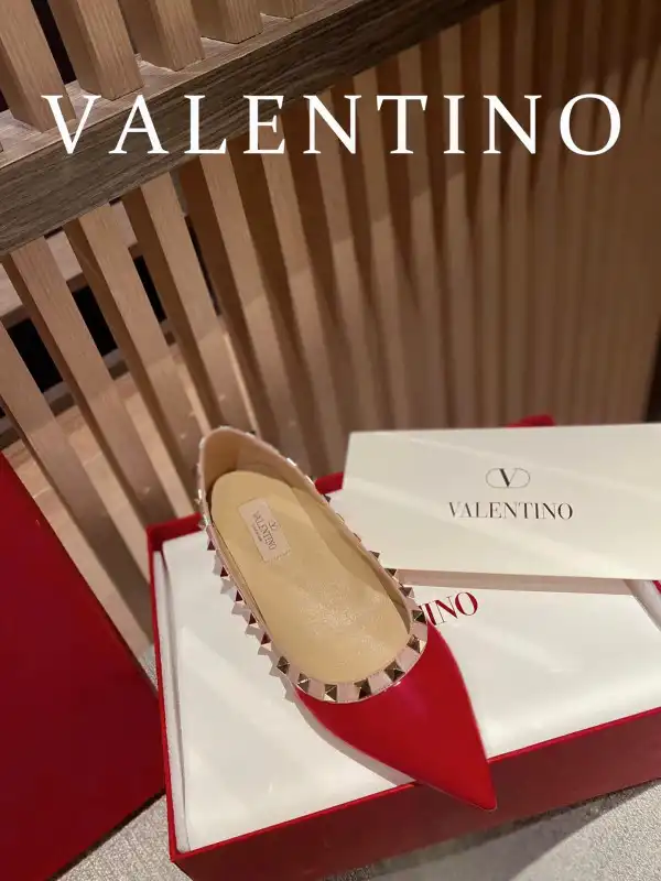 TO VALENTINO ROCKSTUD FLAT 0204