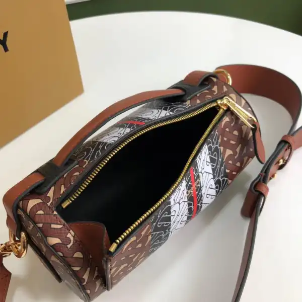 TO BURBERRY BARREL BAG 0207