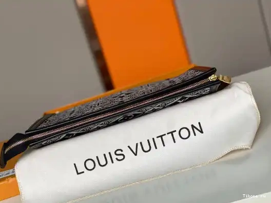 TO 1854 POUCH LOUIS 26 TOILETRY SINCE VUITTON 0319