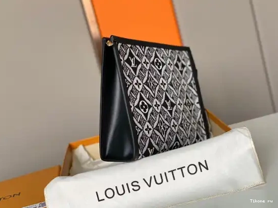 TO 1854 POUCH LOUIS 26 TOILETRY SINCE VUITTON 0319