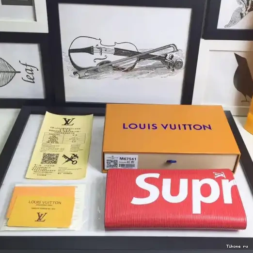 TO Louis Vuitton wallet Supreme 0309