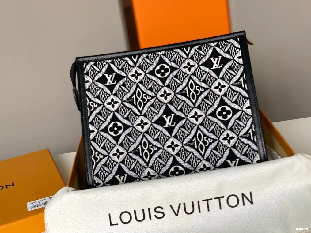 TO 1854 POUCH LOUIS 26 TOILETRY SINCE VUITTON 0319