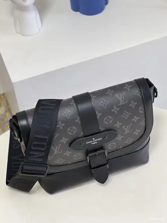 TO LOUIS MESSENGER SAUMUR VUITTON 0319