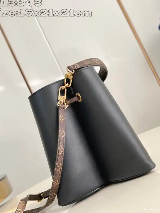 TO Louis Vuitton PM-16*21*121CM Bloom 0315