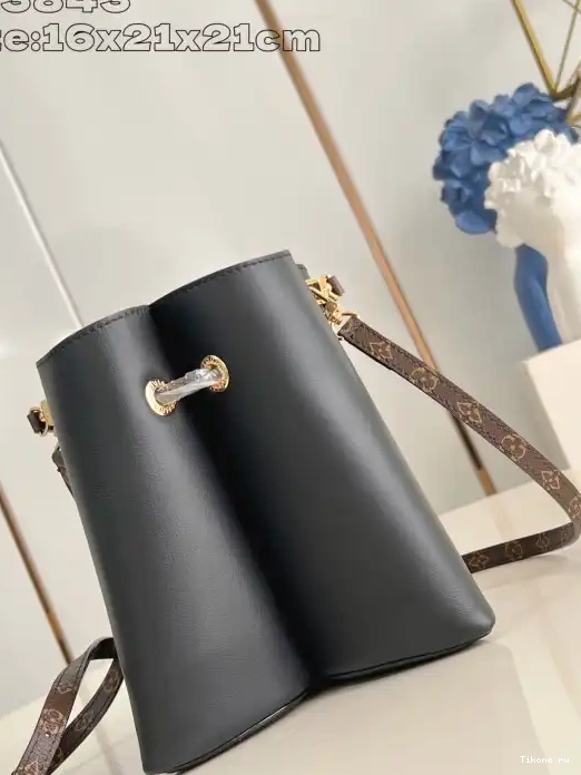 TO Louis Vuitton PM-16*21*121CM Bloom 0315