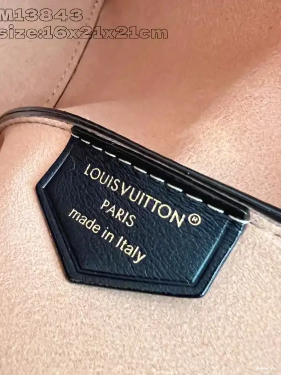 TO Louis Vuitton PM-16*21*121CM Bloom 0315