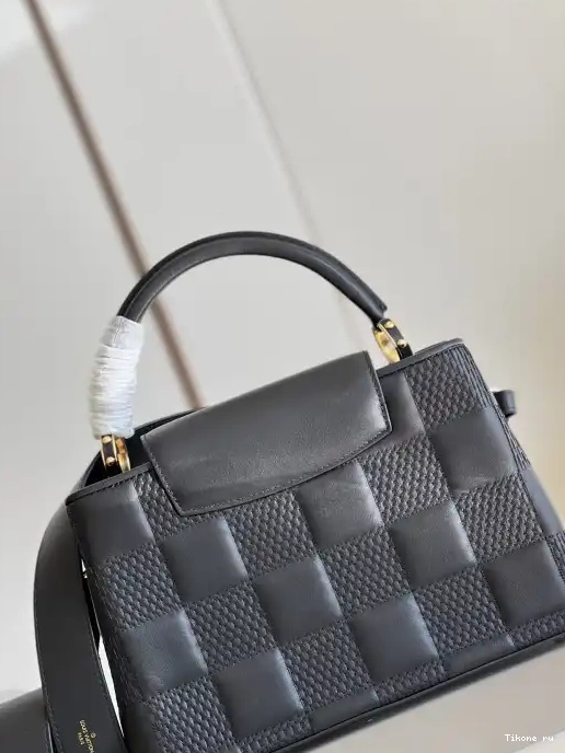 TO MM LOUIS VUITTON CAPUCINES 0311