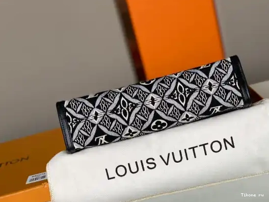 TO 1854 POUCH LOUIS 26 TOILETRY SINCE VUITTON 0319