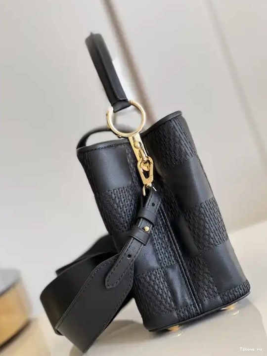 TO MM LOUIS VUITTON CAPUCINES 0311